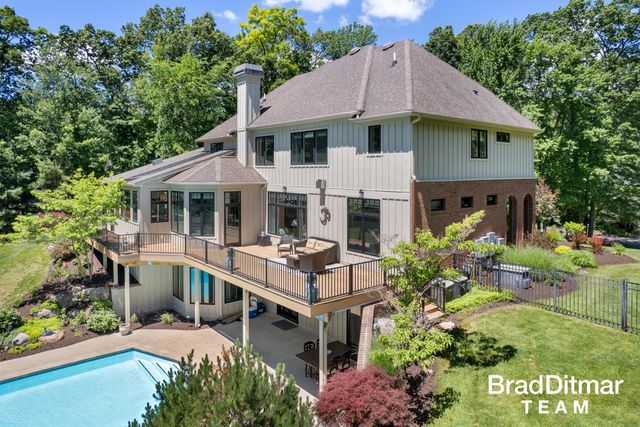 1099 Skyevale Ne, Ada Twp, MI 49301
