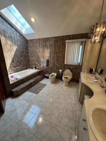 468 Lackawanna Ave, Woodland Park, NJ 07424