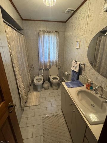 468 Lackawanna Ave, Woodland Park, NJ 07424