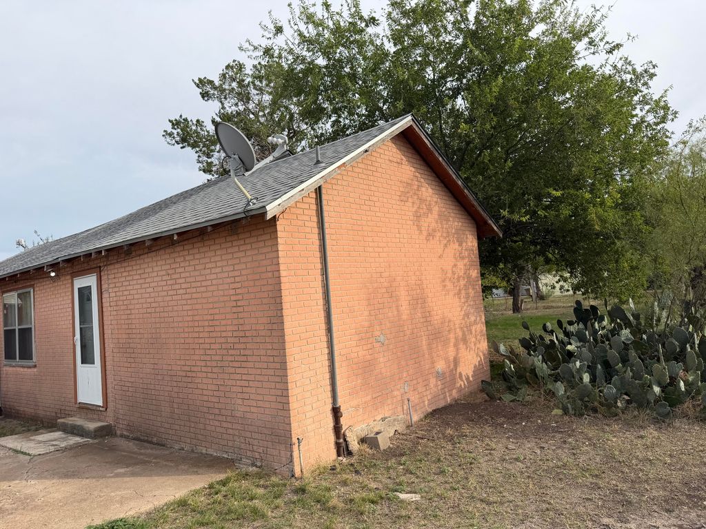 Image 16 of property listing at 745 Broadway Street, Mereta, TX 76940