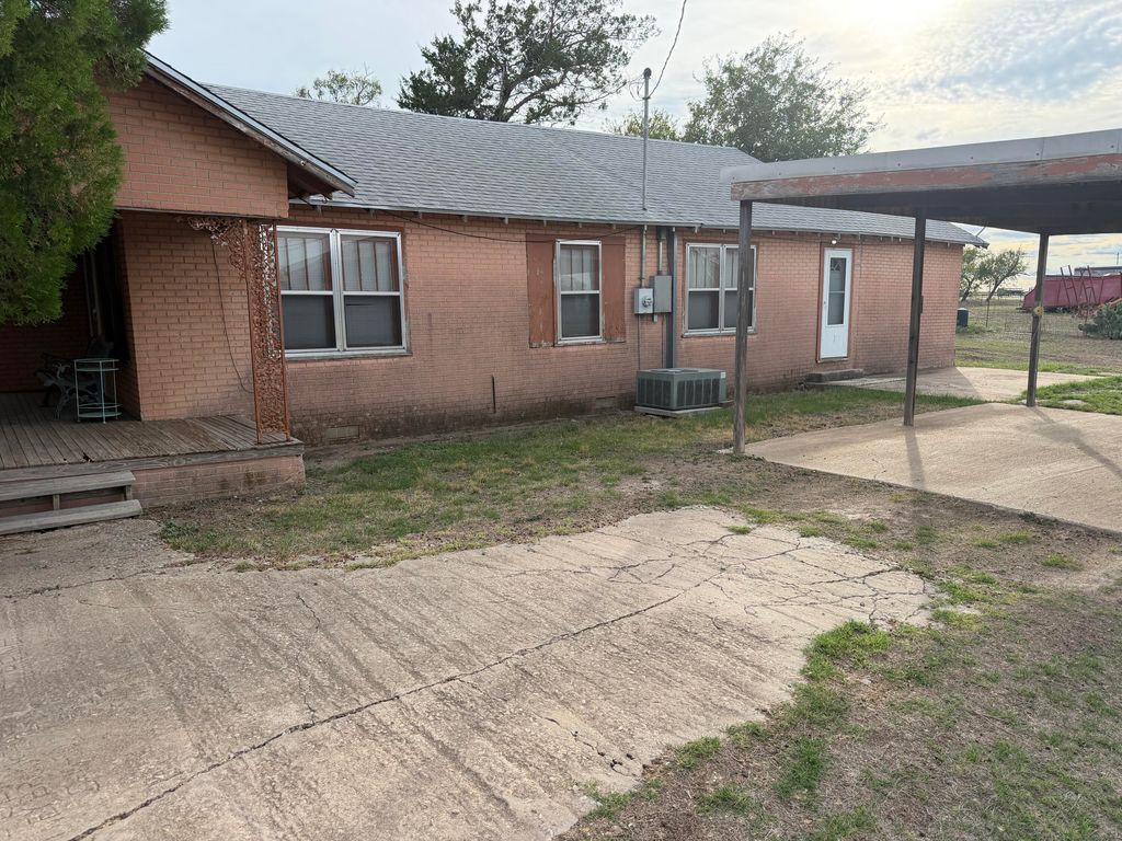 Image 22 of property listing at 745 Broadway Street, Mereta, TX 76940