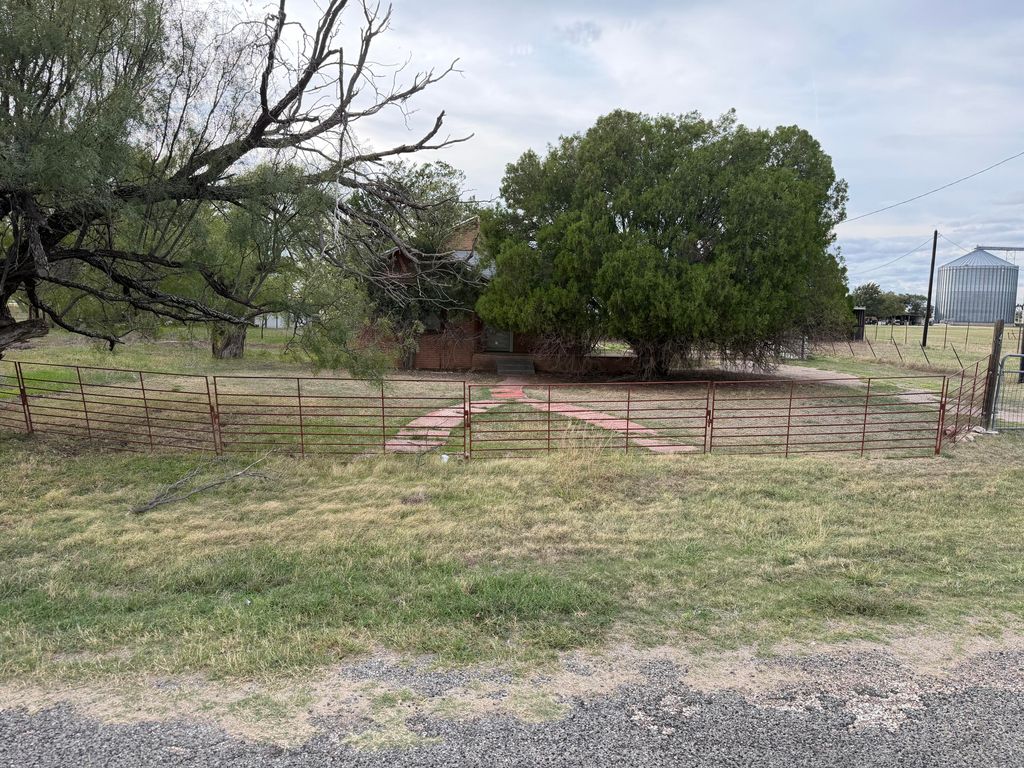 Image 26 of property listing at 745 Broadway Street, Mereta, TX 76940