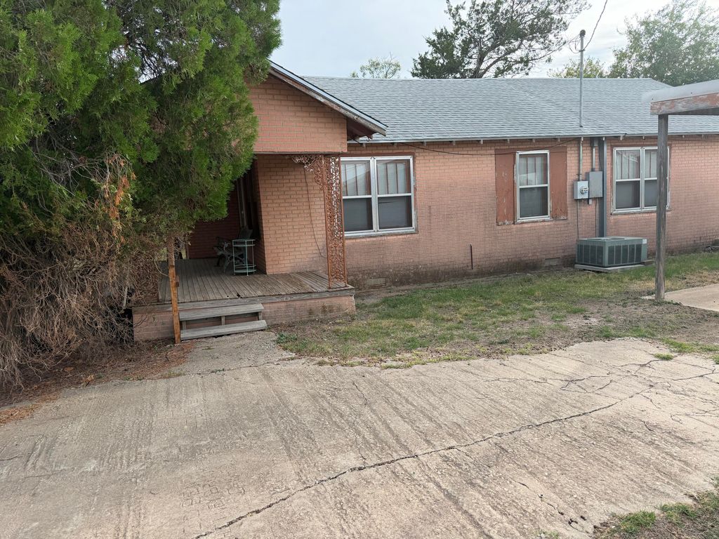 Image 3 of property listing at 745 Broadway Street, Mereta, TX 76940