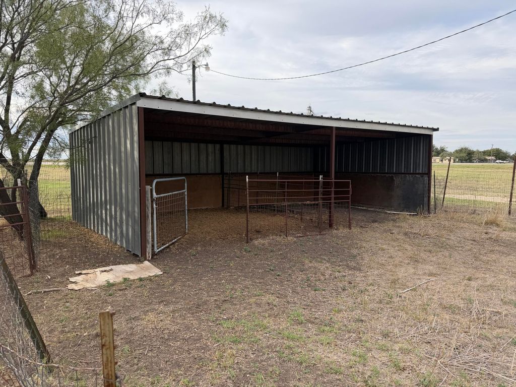 Image 32 of property listing at 745 Broadway Street, Mereta, TX 76940