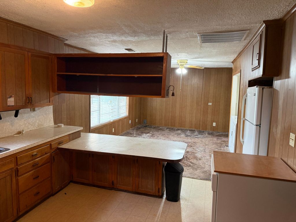 Image 5 of property listing at 745 Broadway Street, Mereta, TX 76940