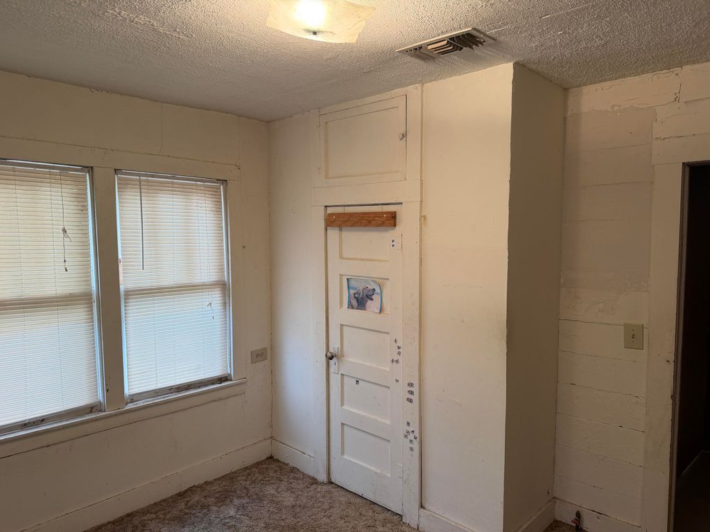 Image 8 of property listing at 745 Broadway Street, Mereta, TX 76940