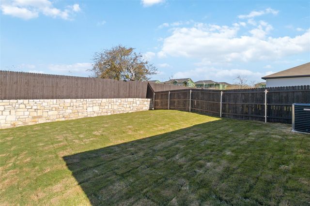541 Caymus DR A, Buda, TX 78610