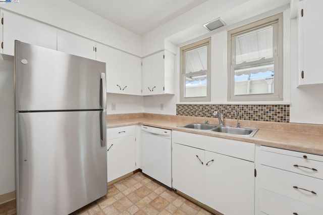 2510 Delmer St, Oakland, CA 94602