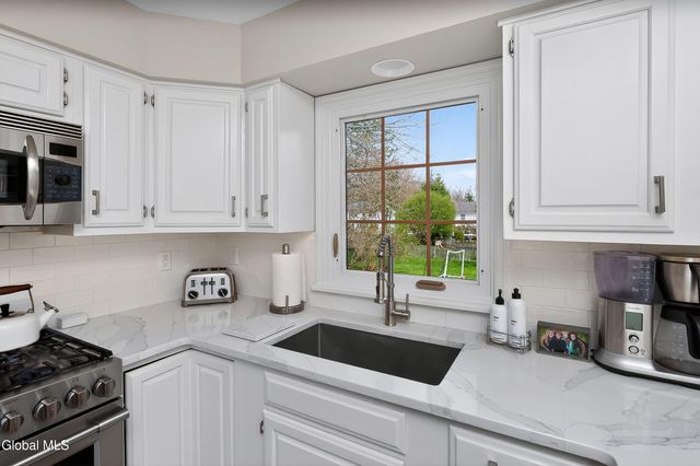 3 Cephalonia Drive, Niskayuna, NY 12309