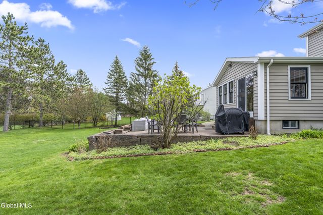 3 Cephalonia Drive, Niskayuna, NY 12309