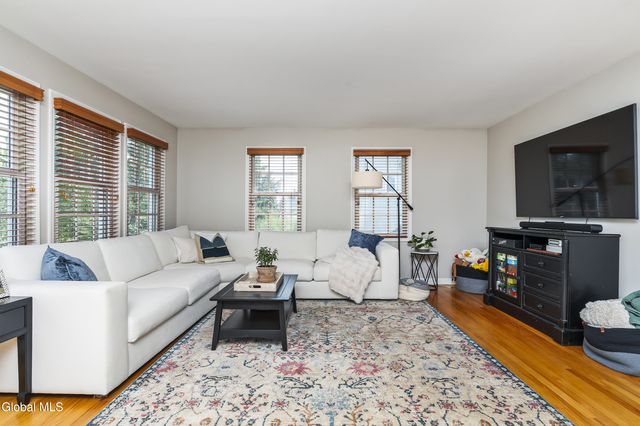3 Cephalonia Drive, Niskayuna, NY 12309