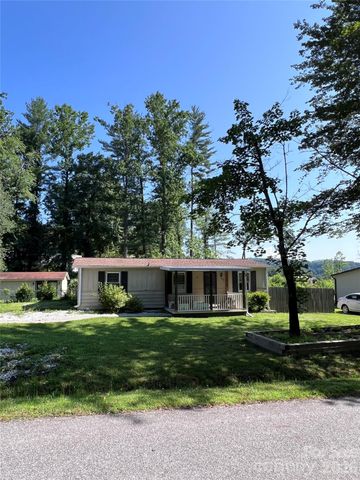 150 Piney Ridge Drive, Hendersonville, NC 28791