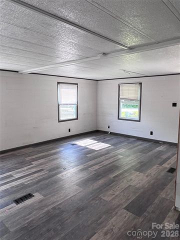 150 Piney Ridge Drive, Hendersonville, NC 28791