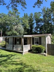 150 Piney Ridge Drive, Hendersonville, NC 28791