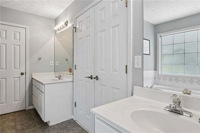 5059 Weatherstone Drive, Buford, GA 30519