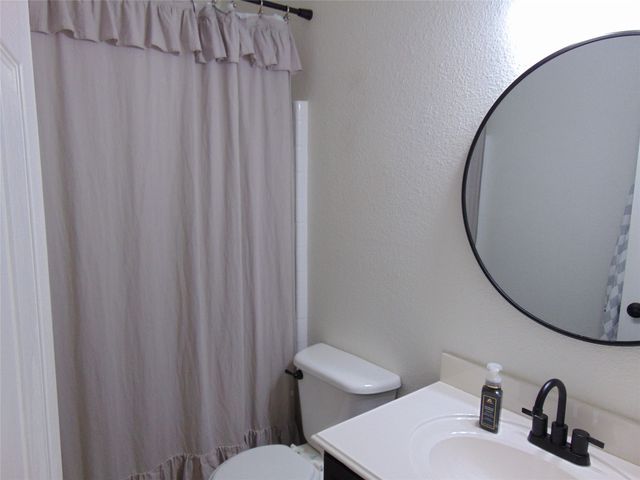533 Mattie Lane, Lake Dallas, TX 75065