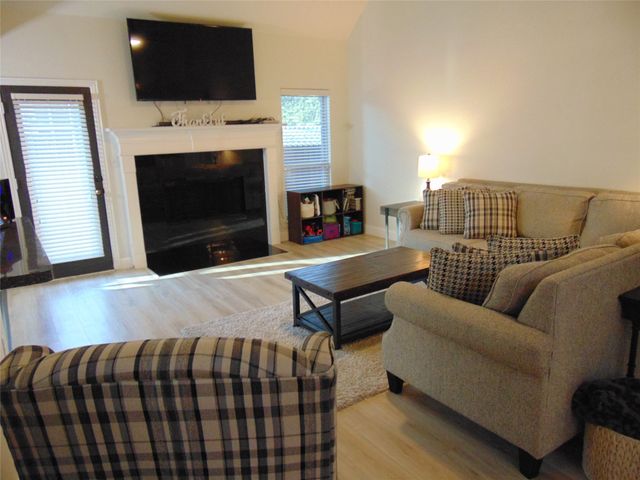 533 Mattie Lane, Lake Dallas, TX 75065