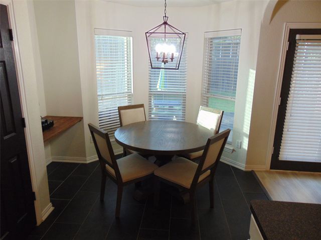 533 Mattie Lane, Lake Dallas, TX 75065