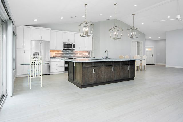 801 Sabal Palm Lane, Palm Beach Gardens, FL 33418