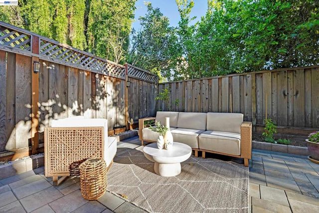 6310 Camino Del Lago, Pleasanton, CA 94566