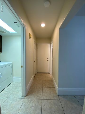 8111 Cimarron Meadows Way, Las Vegas, NV 89147
