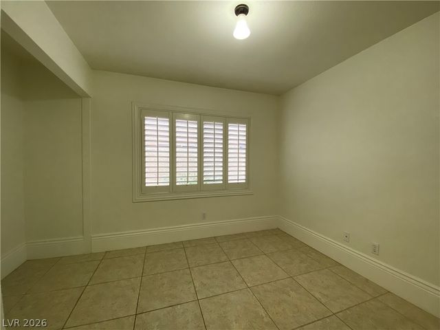8111 Cimarron Meadows Way, Las Vegas, NV 89147