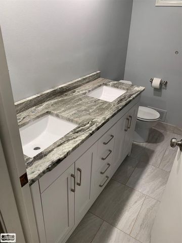 11489 Anna Lisa Street, Utica, MI 48312