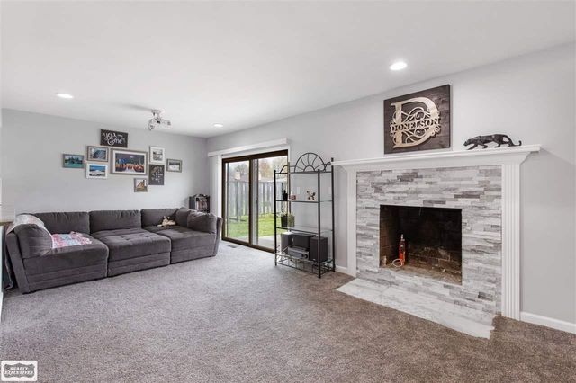 11489 Anna Lisa Street, Utica, MI 48312