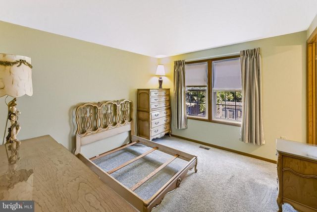 135 STURBRIDGE DR, Sicklerville, NJ 08081