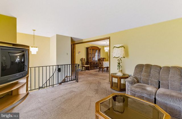 135 STURBRIDGE DR, Sicklerville, NJ 08081