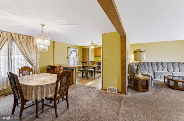 135 STURBRIDGE DR, Sicklerville, NJ 08081