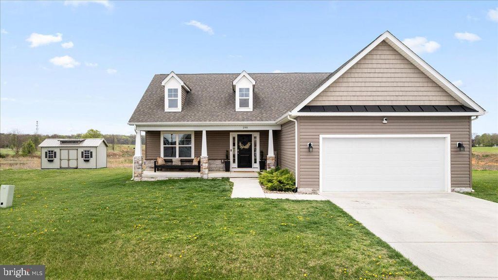 290 RECIFE CT, Martinsburg, WV 25403
