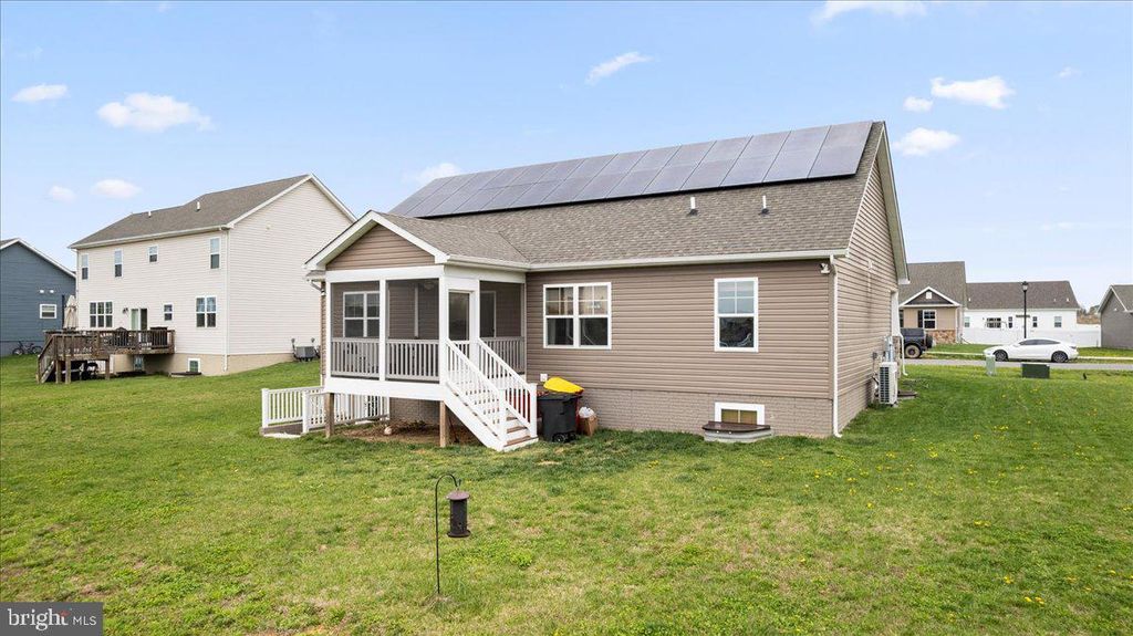 Image 10 of property listing at 290 RECIFE CT, Martinsburg, WV 25403