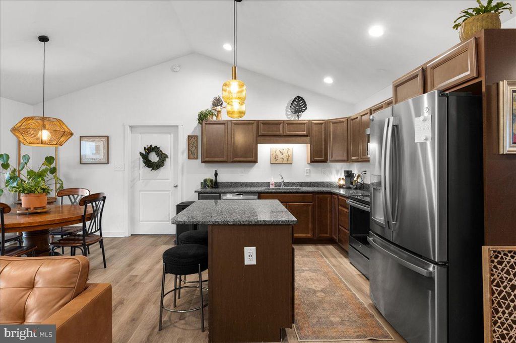 Image 15 of property listing at 290 RECIFE CT, Martinsburg, WV 25403