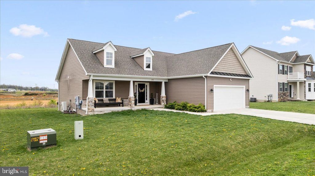 Image 2 of property listing at 290 RECIFE CT, Martinsburg, WV 25403
