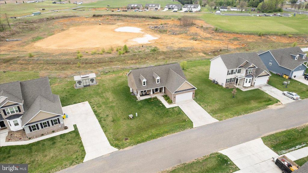Image 5 of property listing at 290 RECIFE CT, Martinsburg, WV 25403