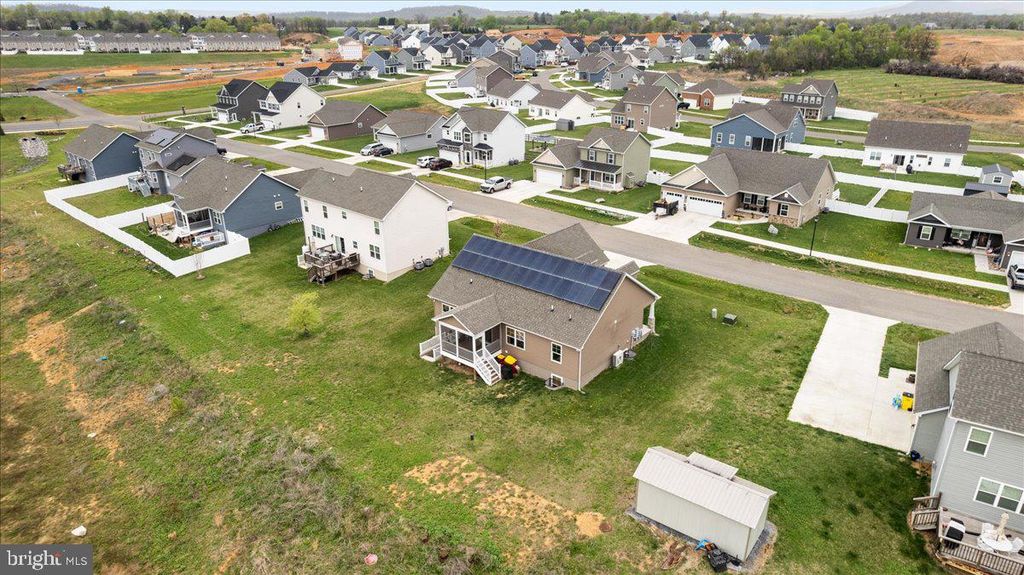 Image 6 of property listing at 290 RECIFE CT, Martinsburg, WV 25403