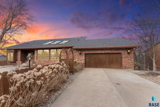 504 E Plum Creek Rd, Sioux Falls, SD 57105