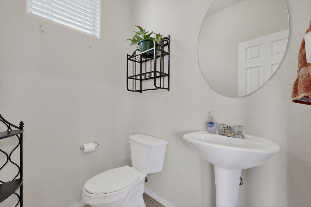 Image 17 of property listing at 10639 Microlith Road SW, Albuquerque, NM 87121