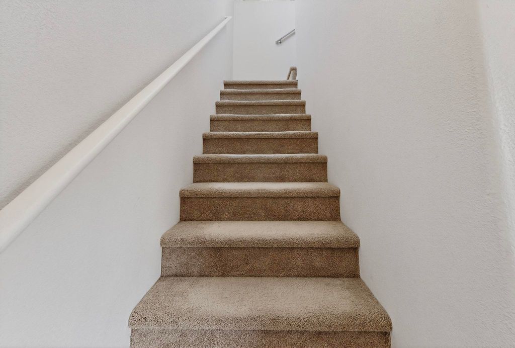 Image 18 of property listing at 10639 Microlith Road SW, Albuquerque, NM 87121