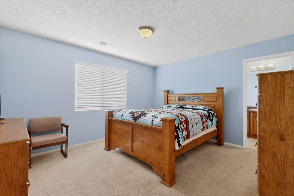 Image 19 of property listing at 10639 Microlith Road SW, Albuquerque, NM 87121