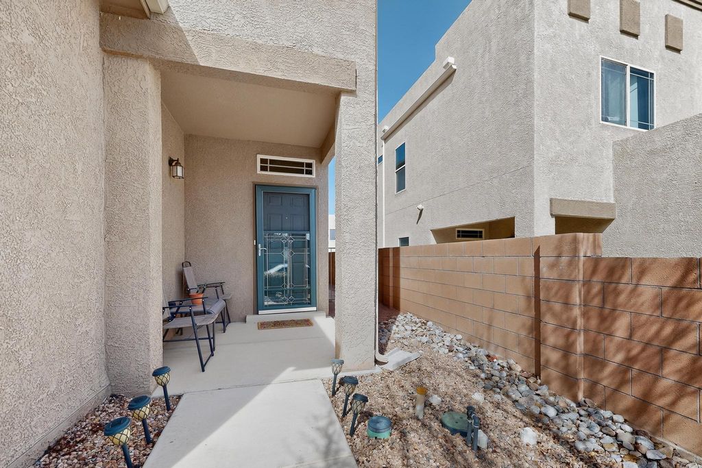 Image 2 of property listing at 10639 Microlith Road SW, Albuquerque, NM 87121