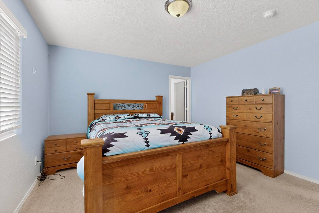 Image 20 of property listing at 10639 Microlith Road SW, Albuquerque, NM 87121