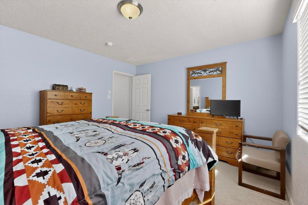 Image 21 of property listing at 10639 Microlith Road SW, Albuquerque, NM 87121