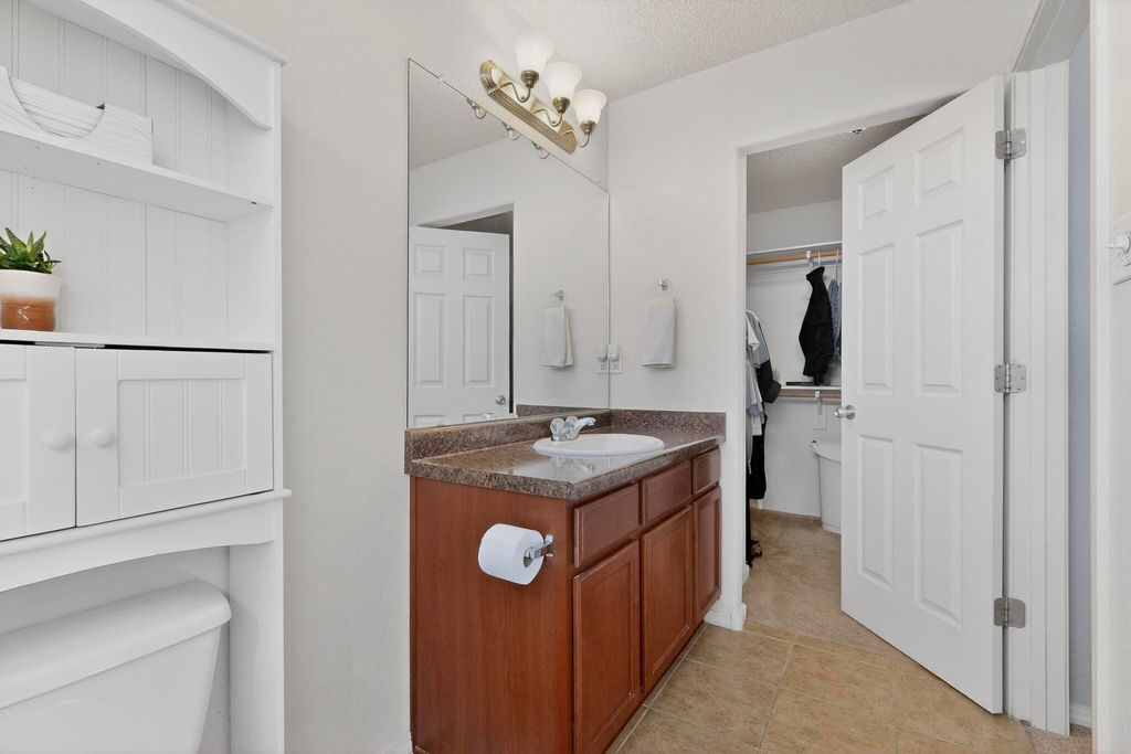 Image 23 of property listing at 10639 Microlith Road SW, Albuquerque, NM 87121