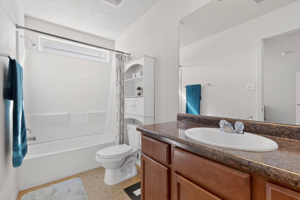 Image 24 of property listing at 10639 Microlith Road SW, Albuquerque, NM 87121