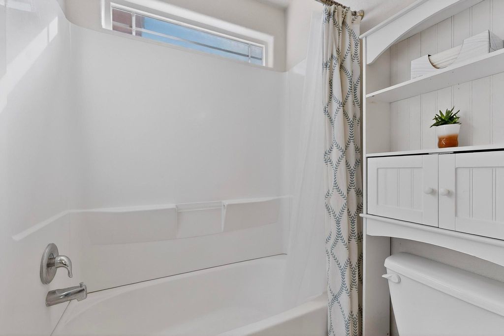 Image 25 of property listing at 10639 Microlith Road SW, Albuquerque, NM 87121