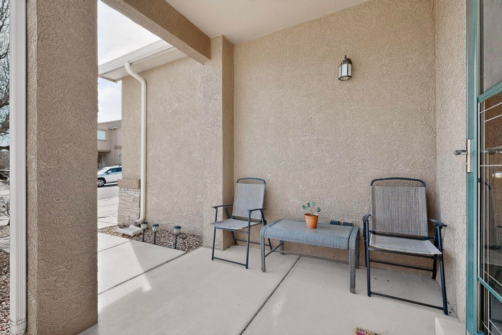 Image 3 of property listing at 10639 Microlith Road SW, Albuquerque, NM 87121