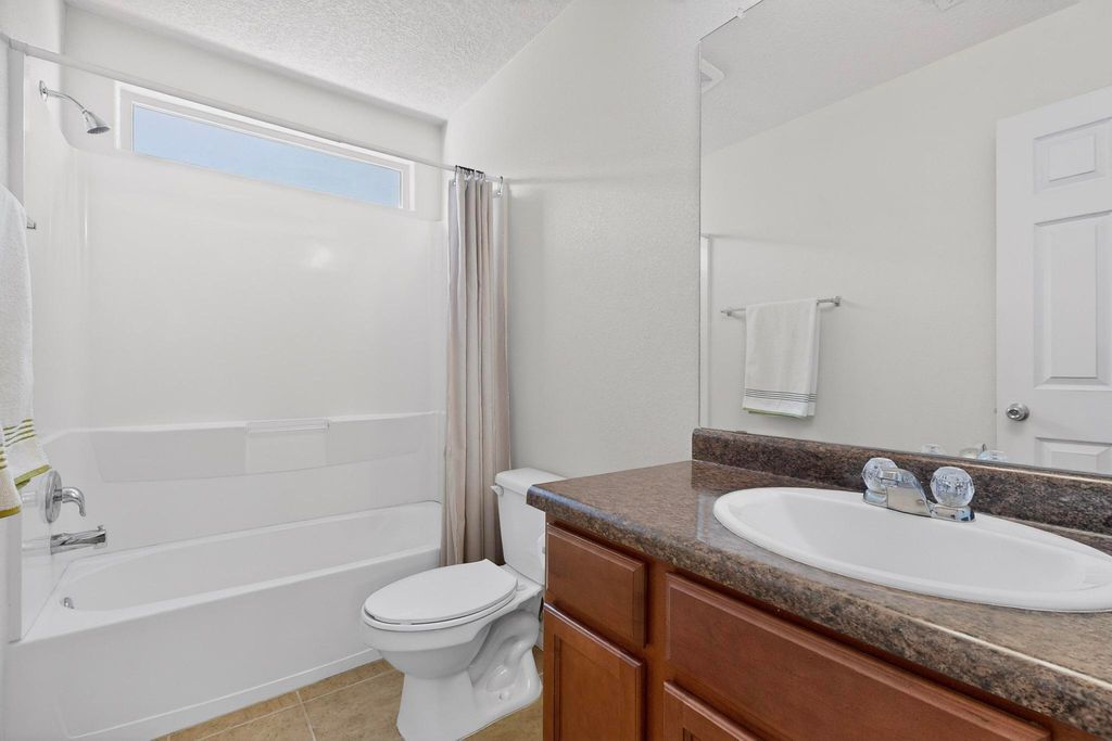 Image 33 of property listing at 10639 Microlith Road SW, Albuquerque, NM 87121