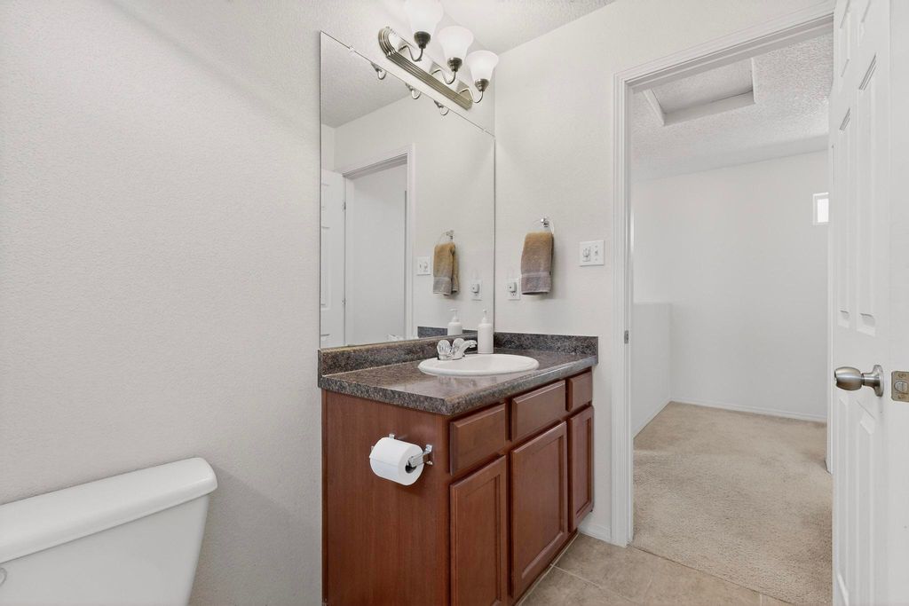 Image 34 of property listing at 10639 Microlith Road SW, Albuquerque, NM 87121